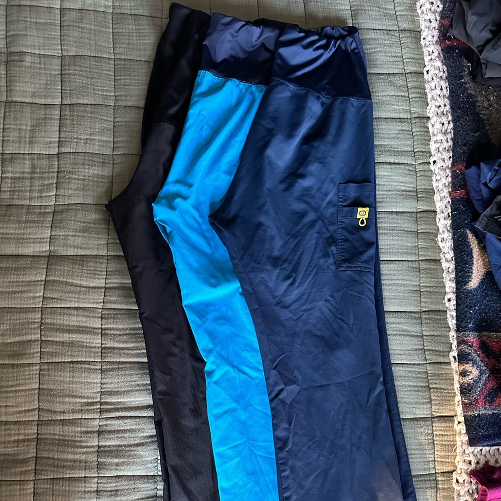 Maternity wonder wink scrub pants